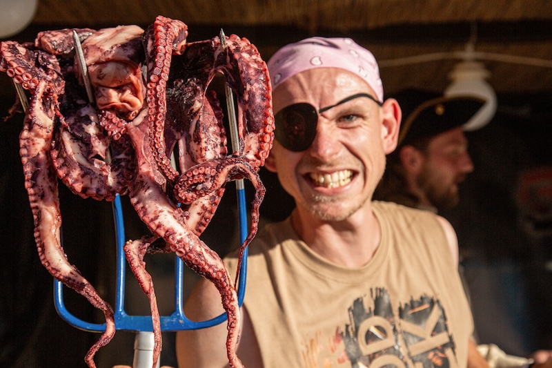 Pirat Joshua mit einem Oktopus